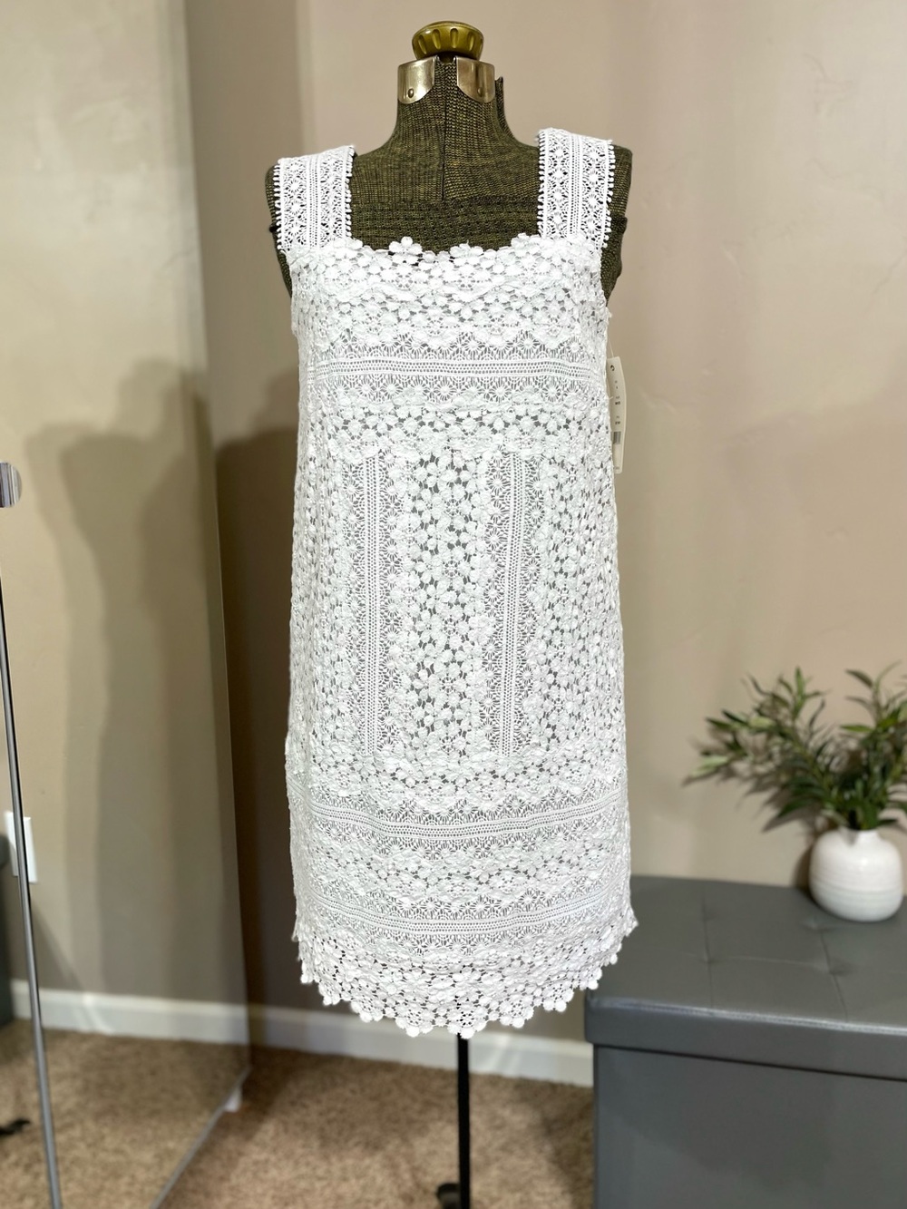 Cluny White Floral Crochet Lace Mini Shift Dress Sleeveless Cottagecore Luxury